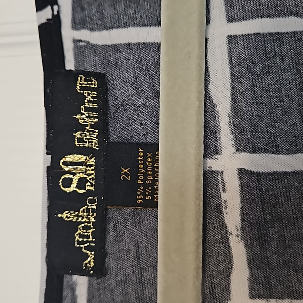 2X Short Sleeve Top - Picture 3 of 4
